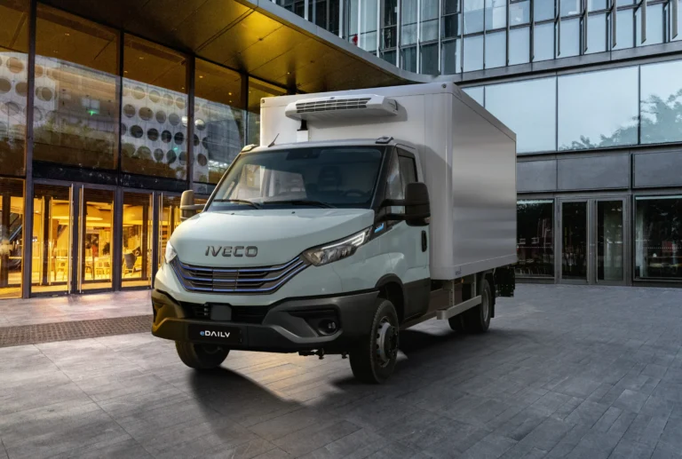 IVECO bakwagen in stad